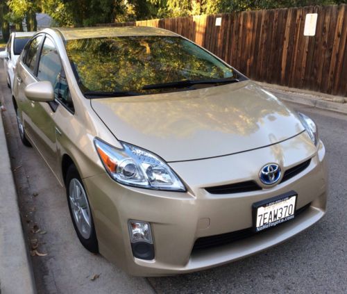 2011 toyota prius iii  with gps rear camara hybrid give you 48 to 51 mpg