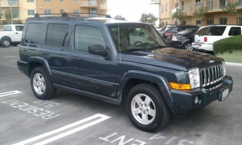 2006 jeep commander sport 4x4 loaded with only 52350 miles!!! 3rd row seating!!