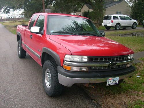 2000 chevy 2500 4x4 work truck ext cab, short bed, 6.0, automatic! runs great!