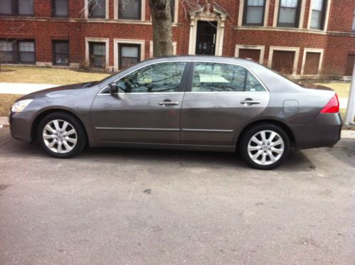 2007 honda accord ex. gray. 4 door.  well mentained. run and drive smooth.