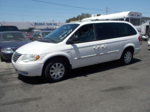 2005 chrysler town and country, no reseve