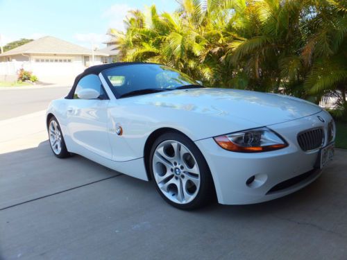 2004 bmw z4 3.0i convertible 2-door 3.0l, excelent condition with very low miles