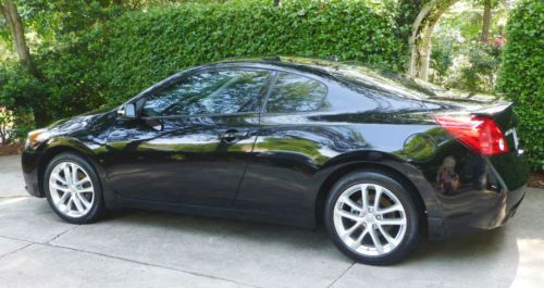 2010 nissan altima coupe 3.5 sr 6-spd. manual
