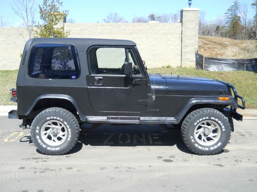 1995 jeep wrangler s 4x4 sport utility 2-door 2.5l 4 speed manual transmission