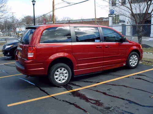 2009 chrysler town &amp; country handicap equipped van