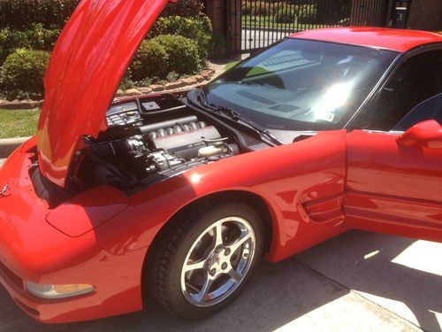 2002 chevrolet corvette,auto,leather,both tops,painted and glass,remote 12 disk