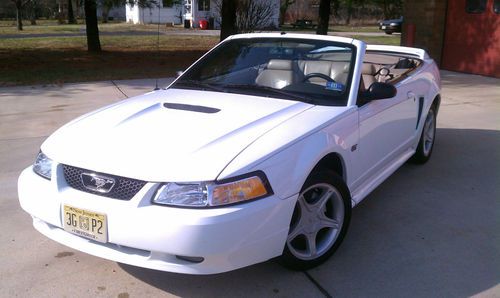 2000 ford mustang gt convertible 2-door 4.6l