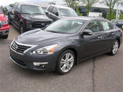 Pre-owned 2013 altima 3.5 sv, ipod, sunroof, bluetooth, only 483 miles