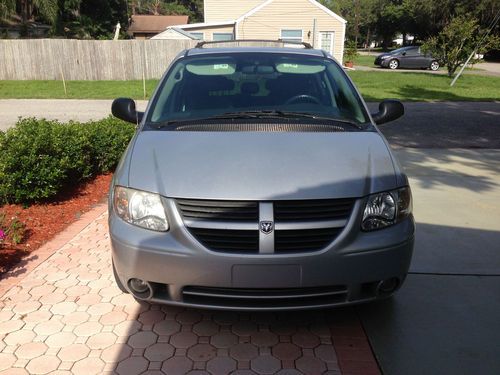 2007 dodge grand caravan sxt silver minivan 4-door stow n go