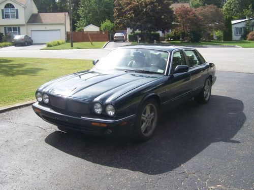 1999 xjr 4.0l, cd, leather, heated seats, icy ac, racing green