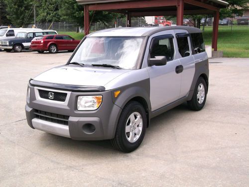 2004 honda element aw/drive . very clean and runs like new!!!