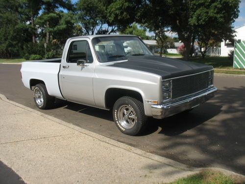 1981 chevrolet c10 shortbed pickup ,fresh 350 ,automatic , new interior,