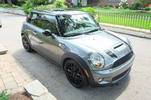 2009 mini cooper s, 16,875 miles, like-new condition, older woman owned