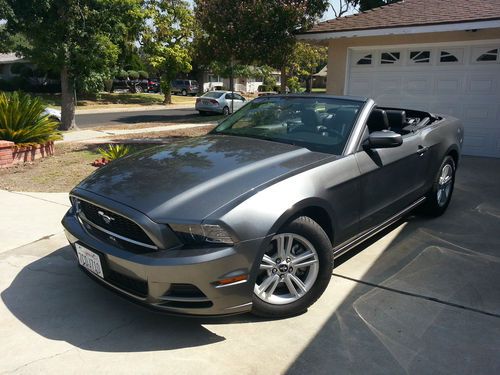 2014 ford mustang base convertible 2-door 3.7l    low miles!!!  leather seats!!!