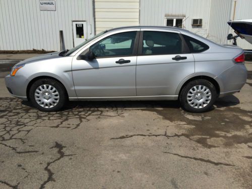 2009 ford focus se, runs/drives great, salvage, damaged, rebuildable