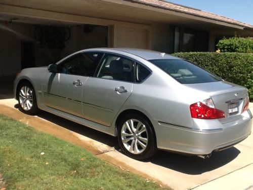 2010 m35; silver; like brand new. leather; loaded!