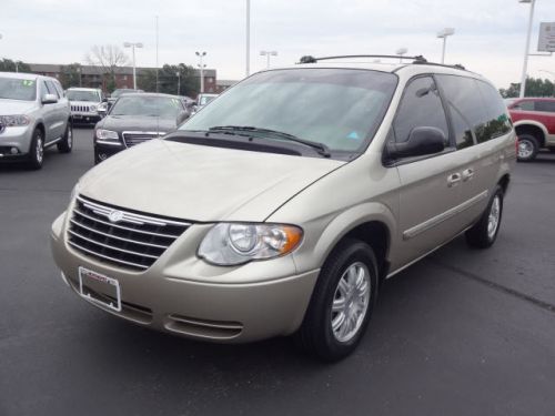 2005 chrysler town & country touring