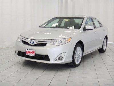 Xle hybrid-electric 2.5l cd navi with entune loaded super low miles
