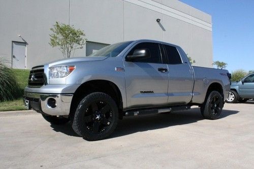 2011 toyota tundra doublecab sr5, 4x4, rockstar wheels, 3 pro comp lift, loaded