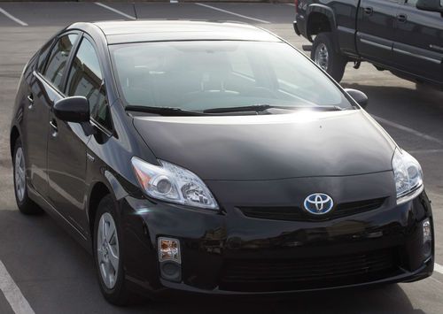 2010 toyota prius iv low miles, great condition
