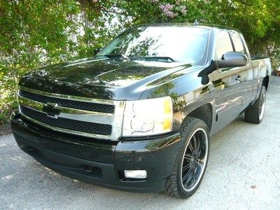 Chevy  silverado 1500 - ltz - perfectly maintained - extra low  mls. - 6.0 v8