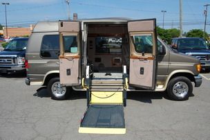 03 ford e-250 custom handicap van wheel chair lift 78000 miles perfect
