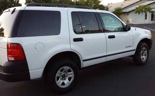 White 2004 ford explorer xls 2wd (rear) great condition, tinted windows, clean
