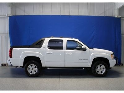 2011 avalanche z71 4x4, grill guard, rear backup camera, 1-owner, nice truck!!!
