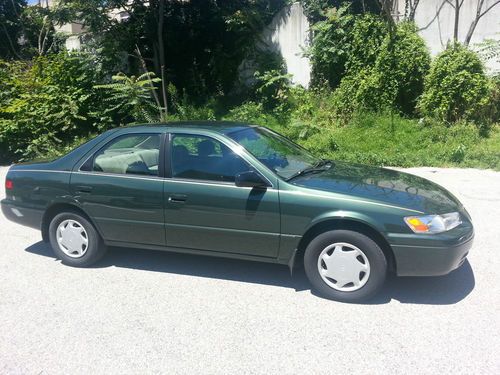 1999 toyota camry~gold package~4 cyl~auto~very clean~emerald green~warranty inc