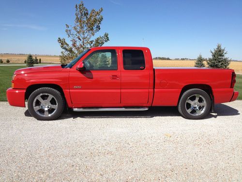 Rare 2006 2wd chevrolet silverado 1500 ss extended cab pickup only 19,400 miles!