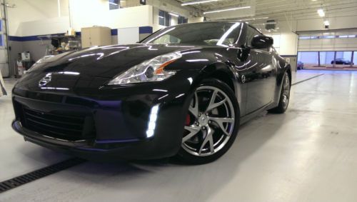 Nissan 370z!! brand new ..only 588 miles