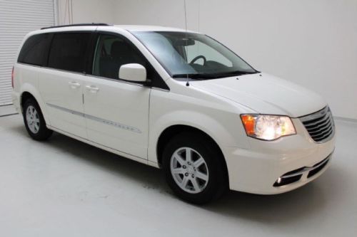 2013 chrysler town &amp; country - 1 owner, leather, nav, dvd player, backup camera