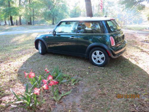 2005 mini cooper 2dr hb -  5 speed - cold ac - new transmission - much more