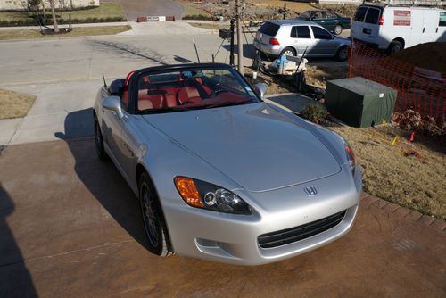 2002 honda s2000, excellent condition, low miles, fresb tires, super red int