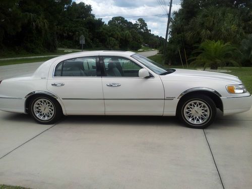 1999 lincoln town car signiture series
