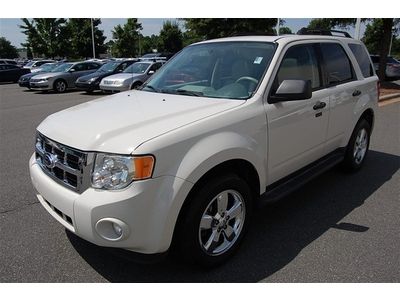 Suv one 1 owner v6 tow hitch sunroof white beige automatic cd player