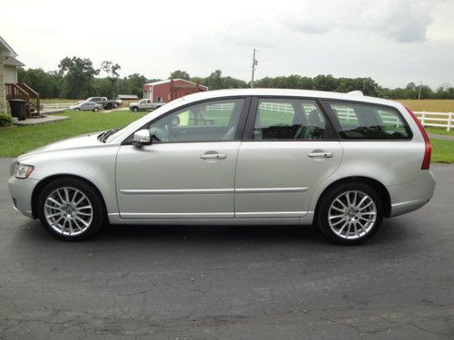 Volvo v50 sport wagon sunroof/moonroof leather 2.4i at 1-owner off lease 29 mpg!