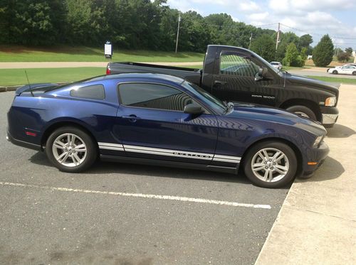 2010 ford mustang base coupe 2-door 4.0l clean