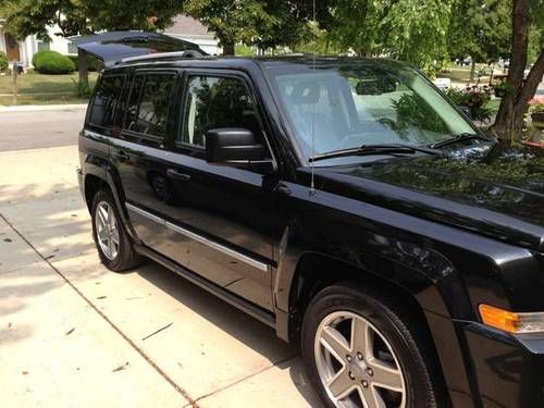 2008 black jeep patriot limited - 4x4 - great gas mileage!