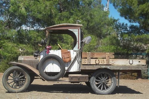 1915 model t ford (not tt)  flatbed  restored as an unrestored old ranch truck
