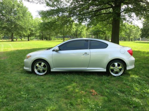 2005 scion tc  coupe chrome rims panoramic sunroof very clean great condition