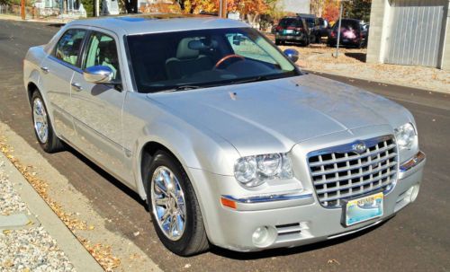 Chrysler 300 300c hemi full options low miles pampered 2-owner 2005 no reserve