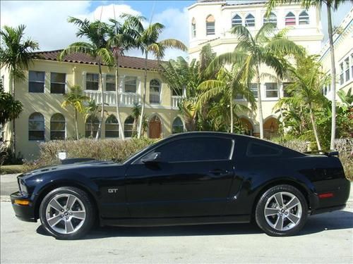 2008 mustang gt ,5 speed ,leather, premium, shaker1000 low miles