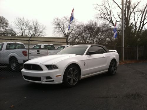 2014 ford mustang convertible white/black cloth
