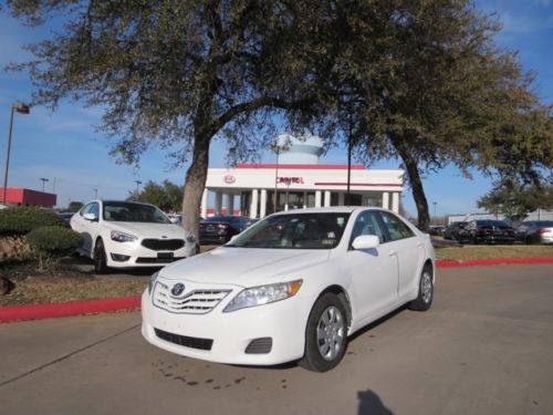 2012 toyota camry le we finance!!!