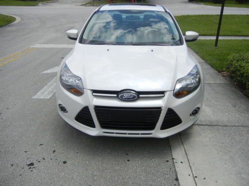 2013 ford focustitanium edition only 900 miles like new full warranty best color