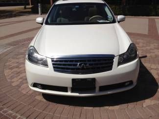 2006infiniti m35 white navigation/backup camera,heated/cool seat,one owner clean