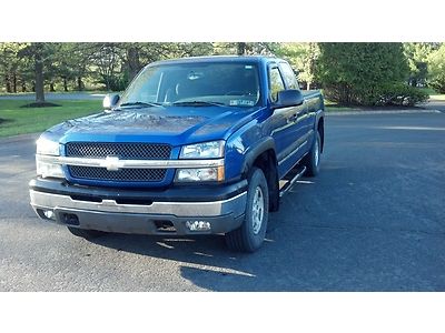 2004 chevrolet silverado extended cab, 4wd z71!! only 20,000 miles!!!!