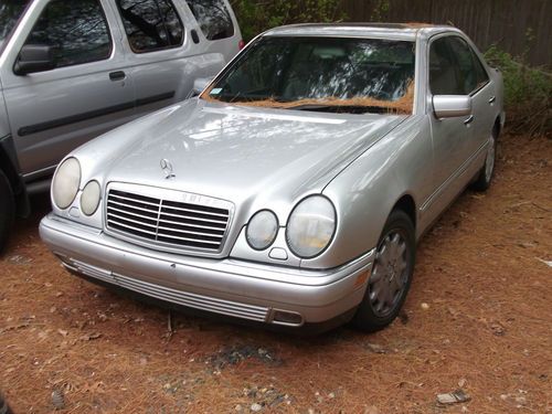 1996 mercedes benz   e320--low miles--water damage-not running