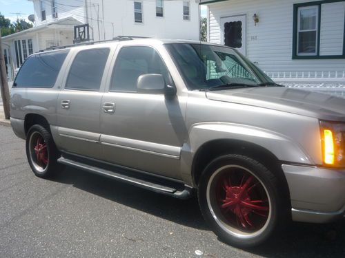 2001 chevrolet suburban lt with cadillac front, red rims &amp; 3 tv's/dvd